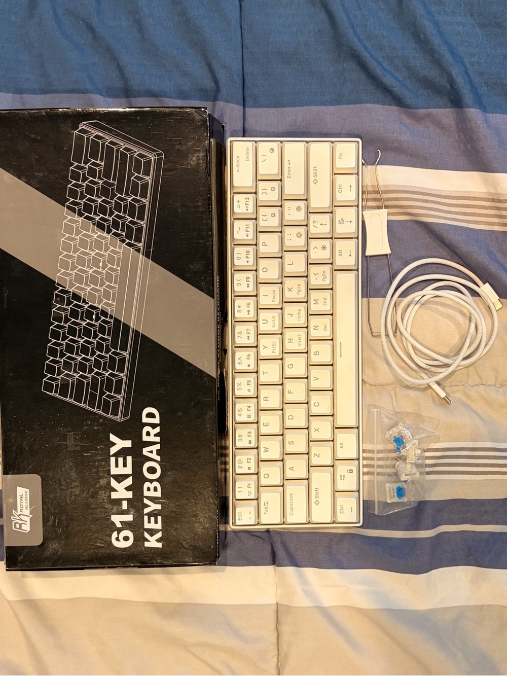 61-Key White Mechanical Mini Keyboard - Compact USB Wired